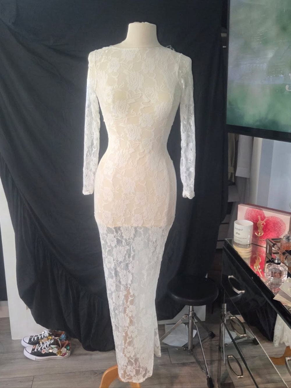Elegant White Lace Long-Sleeve Maxi Dress